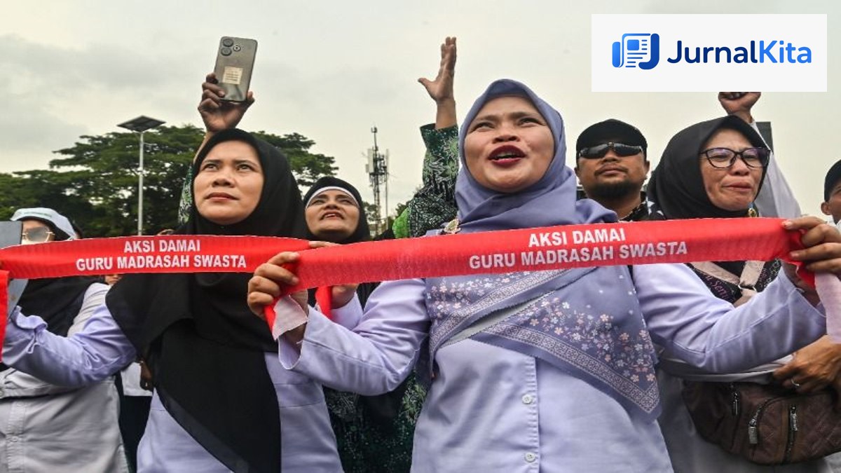 Demo Guru Swasta Pecah di DPR, Ribuan Guru Tuntut Kesetaraan untuk Masuk PPPK 2026